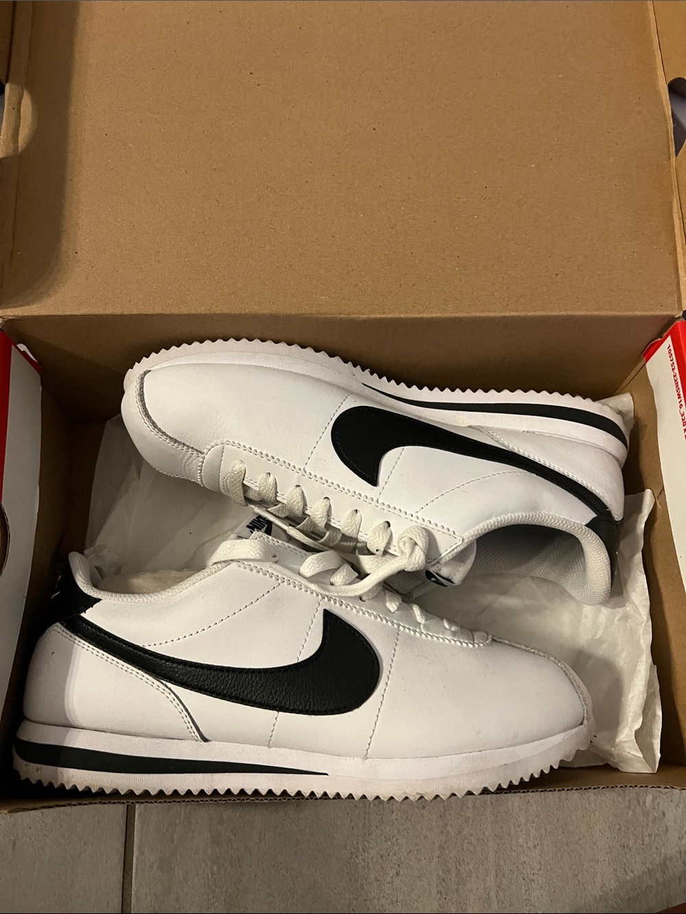 Nike White Leather Sneakers with Black Swoosh